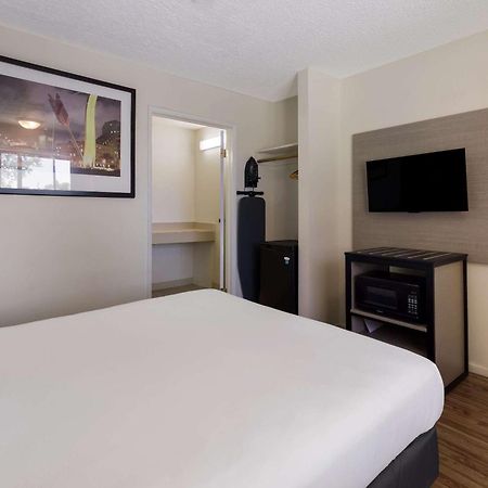 Rodeway Inn Livermore Bagian luar foto