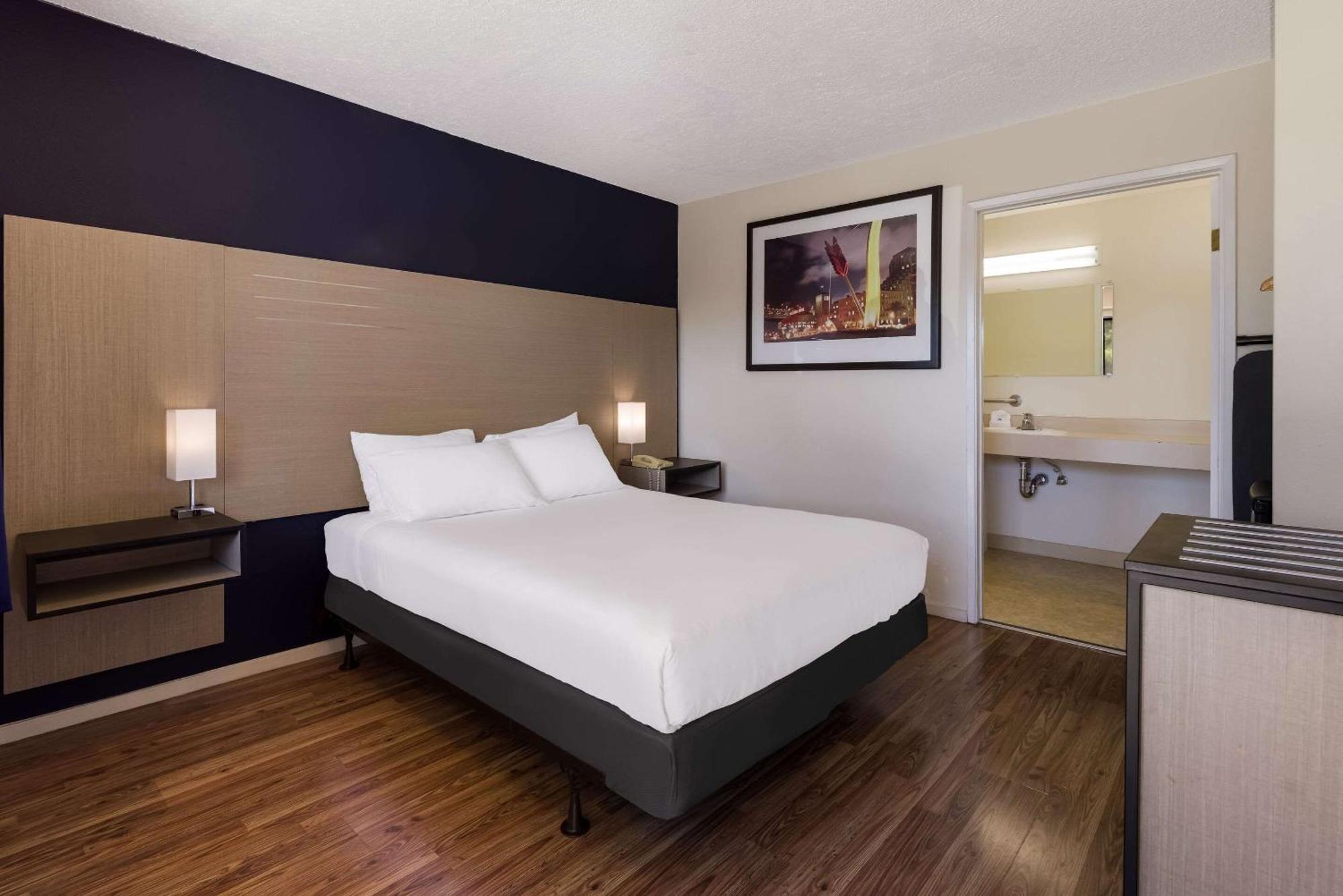 Rodeway Inn Livermore Bagian luar foto