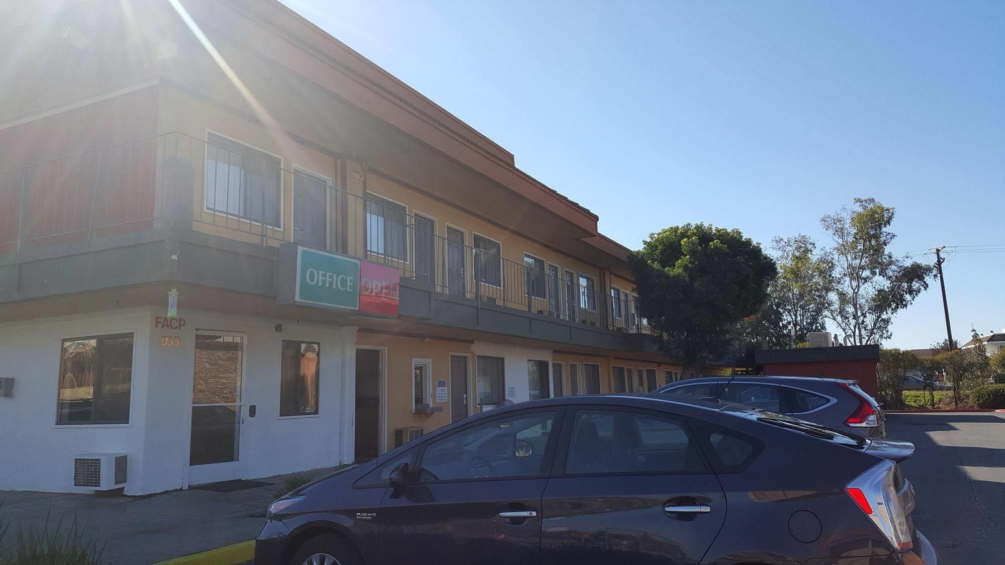 Rodeway Inn Livermore Bagian luar foto